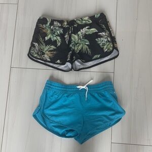 Hurley Black Floral and Blue juniors  Shorts medium